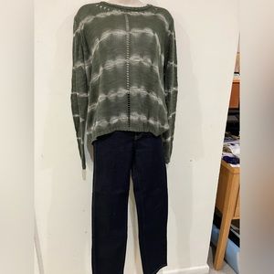 Cotton By Autumn Cashmere Sweater. Medium
